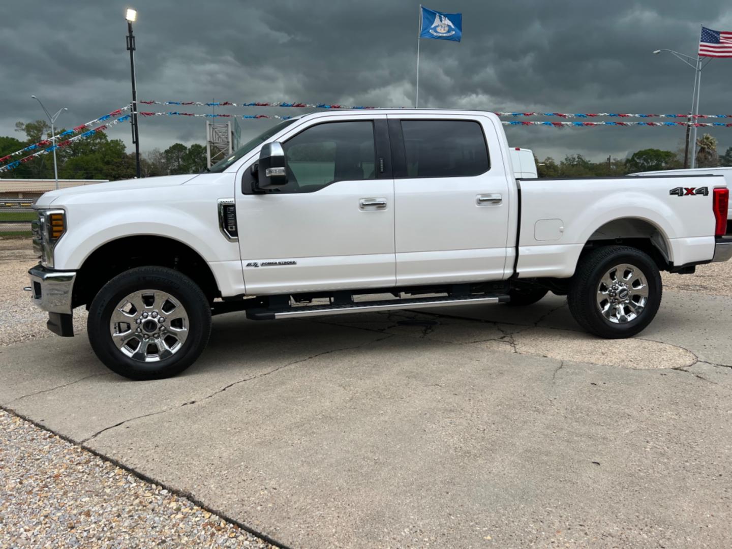 2019 White /Tan Ford F-250 SD Lariat (1FT7W2BT8KE) with an 6.7 Powerstroke Diesel engine, Automatic transmission, located at 4520 Airline Hwy, Baton Rouge, LA, 70805, (225) 357-1497, 30.509325, -91.145432 - 2019 Ford F250 Crew Cab Lariat 4WD 6.7 Powerstroke Diesel, 156K Miles, Leather Seats, Fully Loaded, Backup Camera, Sunroof Does Not Go Back, Bed Cover, B&W Gooseneck, Tow Pkg. NO IN HOUSE FINANCING. FOR INFO PLEASE CONTACT JEFF AT 225 357-1497 CHECK OUT OUR A+ RATING WITH THE BETTER BUSINESS BUREAU - Photo#1